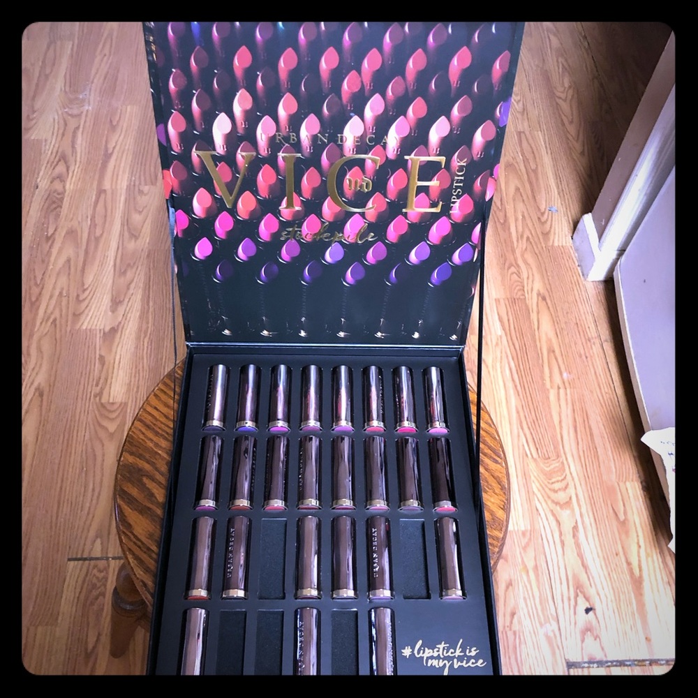 NIB Urban Decay Vice Stockpile Lipstick Vault